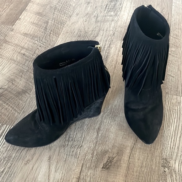 Chinese Laundry suede wedge fringe ankle boots 6.5 - Picture 3 of 5